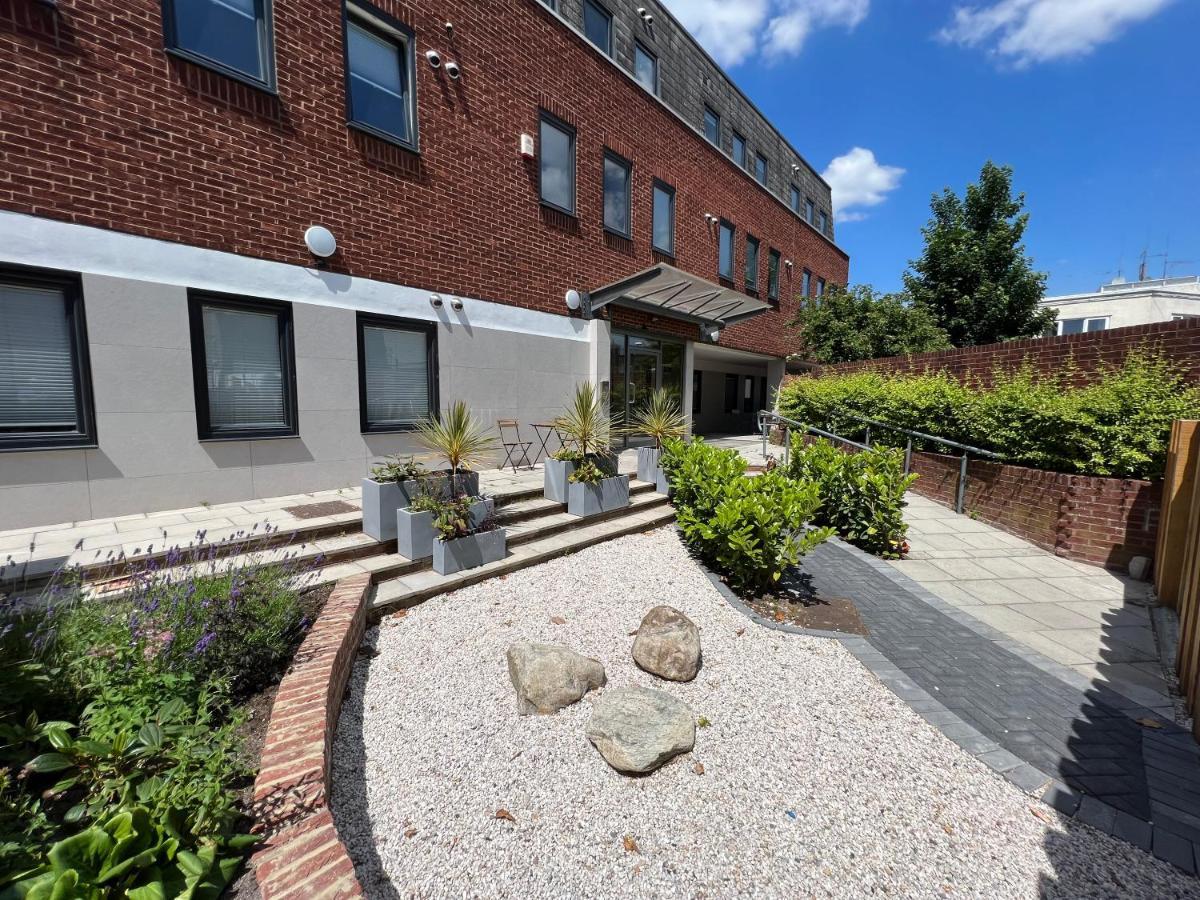 Prospect Quarter Apartments In Old Town Swindon Exterior photo